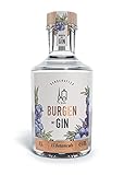 Gaumen: Die harzige Wacholdernote ergänzt durch zahlreiche fruchtige und blumige Akzente machen den Burgen Dry Gin zu einem unverwechselbaren Gin. Zitronenschalen, Orangen, und Lemongras mit einer leichten Säure von Grapefruit entfachen einen harmonischen Geschmack. Die fruchtige Note der Preiselbeeren ergänzen das Gesamtbild des Burgen Dry Gin und runden ihn sanft ab.