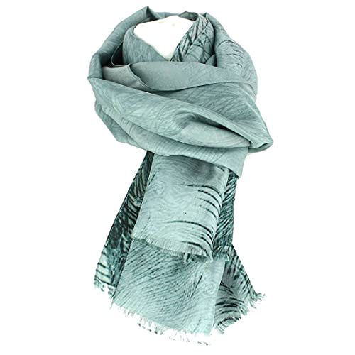 Écharpe en soie verte avec plumes grises : la poésie d'un accessoire unique fabriqué en France