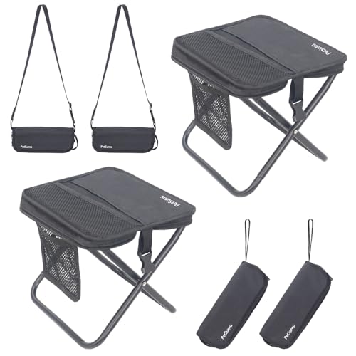 PetSumu 折りたたみ椅子 アウトドアチェア 超軽量 コンパクトチェア 調節可能なショルダー付き 折り畳み椅子 持ち運び便利 収納袋一体型 携帯チェア キャンプ 椅子 万博用 お花見 お釣り ハイキング 試合観戦(ブラック, 展開後26横×24縦×24高さcm,2個セット)