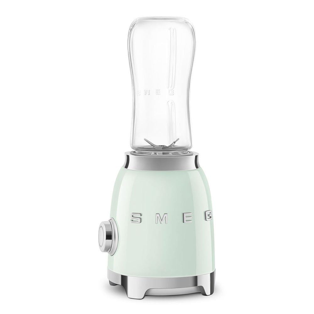 Smeg, Personal Blender PBF01PGEU, 2 Geschwindigkeitsstufen, Doppelklinge aus Edelstahl, 2 x 600 ml Flaschen inklusive, rutschfester Standfuß, integrierte Kabelaufwicklung, 300W, Pastellgrün
