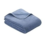 VIELSEITIGER EINSATZZWECK: Ob als Kuscheldecke auf dem Sofa, Schmusedecke im Sessel, Tagesdecke auf dem Bett oder zur Dekoration im Wohnzimmer diese Couchdecke ist der perfekte Allrounder. Und falls sie mal mit auf Reisen geht oder verstaut werden muss, sie lässt sich einfach zusammenrollen und durch das praktische Band fixieren