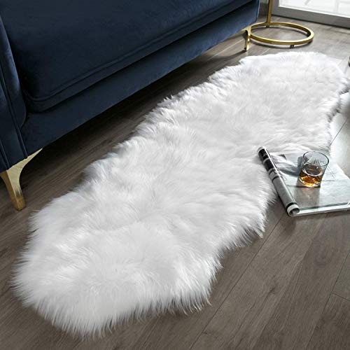 SXYHKJ Faux Lammfell Schaffell Teppich Lammfellimitat Teppich Longhair Fell Optik Nachahmung Wolle Bettvorleger Sofa Matte (60 x 160 cm, Weiß)