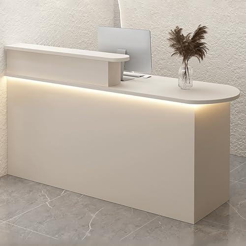 Spazioso e curato: aggiorna il tuo ufficio con la nostra reception dotata di un grande desktop per computer e materiali di scrittura. Include un vassoio per tastiera, cassetti chiusi e un piccolo armadietto