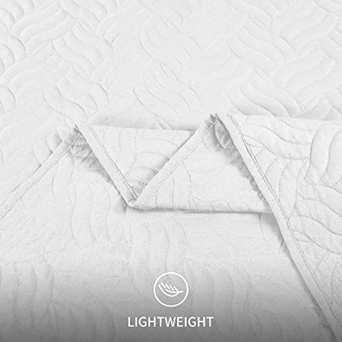 Love's cabin King Size Quilt Set White Bedspreads - Soft Bed Summer Lightweight Bedspread Comforter - Modern Style Wave Pattern Coverlet for All Season - 3 Pieces (1 Quilt, 2 Pillow Shams)