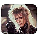 jareth goblin La alfombrilla para mouse incluye el diseño que se muestra, impreso de borde a borde con tintas duraderas y vibrantes.