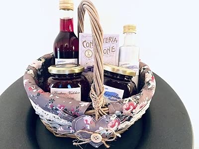 Geschenkkorb Präsentkorb mit handgemachten Veilchen Delikatessen befüllt - mit Sirup, Gelee, Konfitüre, Zucker und Bonbons -