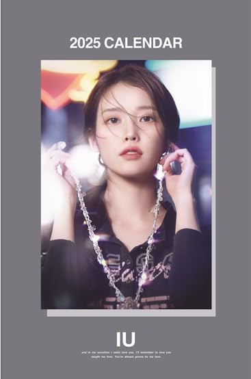IU アイユ グッズ 2025年 大型 壁掛けカレンダー (IU)BD - Amazon 
