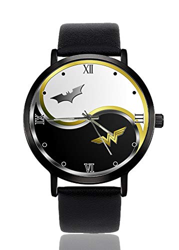 Arrissell Batman and Wonder Woman Montre à quartz pour homme en acier inoxydable avec bracelet en cuir, Noir , 1.5' in diameter, Sangle