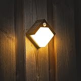 SENSORES ✓ Dispone de un sensor crepuscular que enciende y apaga automáticamente la luz cuando se va o sale el sol. También dispone de un sensor de movimiento que aumenta la intensidad de 5 lúmenes en reposo durante la noche hasta 100 lúmenes cuando detecta movimiento.