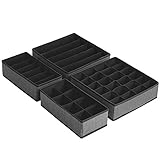 AUS WIE VIELEN BOXEN BESTEHT DIESES SET? Aus einer Box mit 5 Fächern (32 x 32 x 10 cm) für BHs, einer Box mit 6 Fächern (32 x 16 x 10 cm), einer Box mit 8 Fächern (32 x 16 x 10 cm) und einer weiteren Box mit 24 Fächern (32 x 32 x 10 cm) für Socken