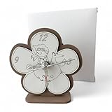 Détails : horloge en forme de fleur avec au centre le petit prince avec le renard