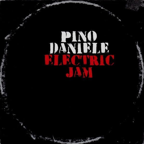 ARTISTA LEGGENDARIO: Pino Daniele protagonista assoluto di 'Electric Jam', un album che fonde blues, jazz e rock in modo unico.
