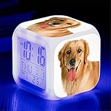 ♔ Function Función de luz nocturna: el reloj digital LED puede crear varias atmósferas para su dormitorio u hogar emitiendo 7 colores de luces suaves. Si desea encontrar la hora o buscar algo por la noche, puede tocar suavemente la parte superior del reloj y emitirá una luz suave que durará 5 segundos y luego se retendrá automáticamente. ¡Qué gadget de dormitorio atractivo y práctico! También es una necesidad para que viaje.