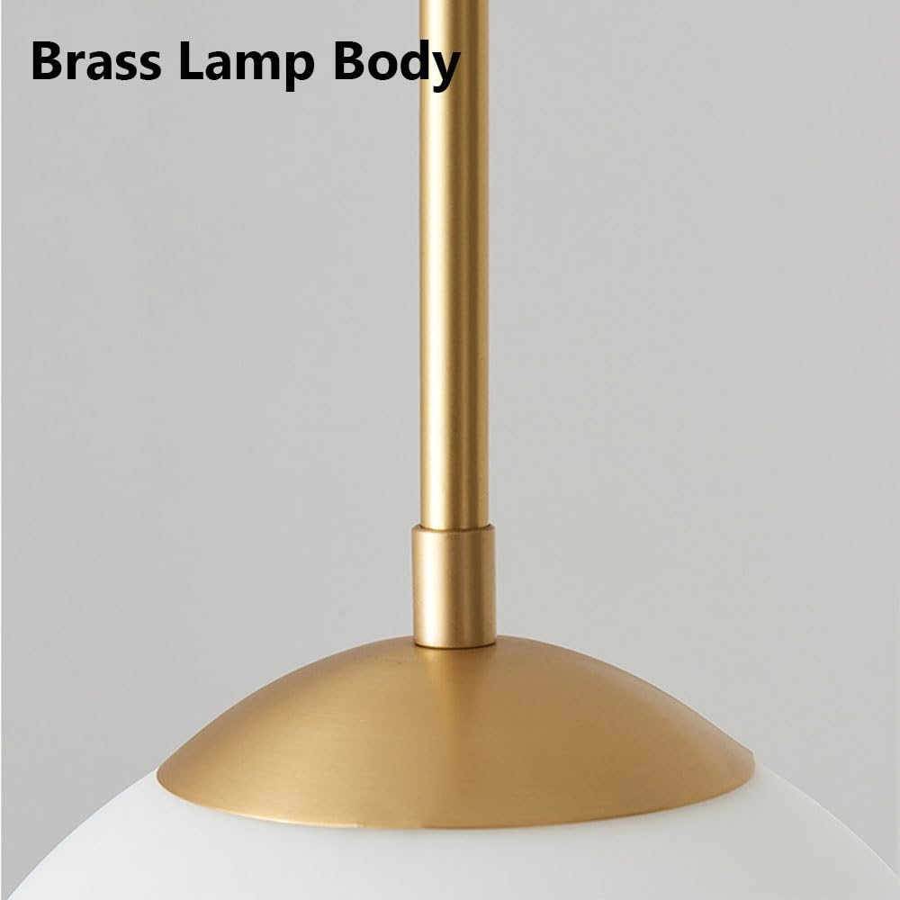 Nordische moderne goldene Metall-Pendelleuchte, minimalistische milchweiße Kugel-Glas-Hängelampe, Innen-Kupfer-Lampenkörper-Kronleuchter for Kücheninsel, Schlafzimmer, Esszimmer(15cm/5.91in)