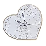 Elegante Orologio linea cuore realizzato in legno di colore bianco e panna con lancette argentate con inciso l'immagine della Chiave di Violino la quale rende questa utile bomboniera ideale per festeggiare il Matrimonio la Comunione il Battesimo la Laurea la Cresima il Compleanno in ogni cerimonia a tema Musica