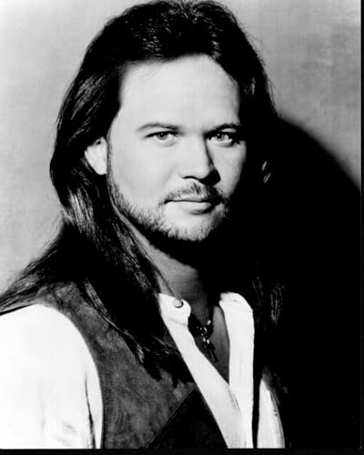 Posterazzi Travis Tritt Headshot Black And White Photo Print (16 x 20) - Item # MVM53909