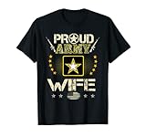Diseño familiar del ejército para una orgullosa esposa militar de un soldado estadounidense o guardia nacional y veterano. Estampado de camuflaje militar de la bandera de Estados Unidos para una orgullosa esposa del ejército de nuestro soldado héroe para llevar con orgullo. Obtén el día de graduación militar/arte de despliegue militar