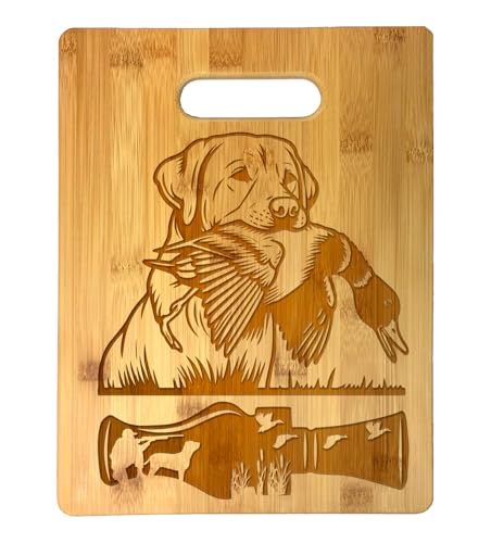 Tabla de cortar de bambú con escena de caza: Labrador Retriever sosteniendo un pato, bloque para picar en la cocina, regalo miniatura 1
