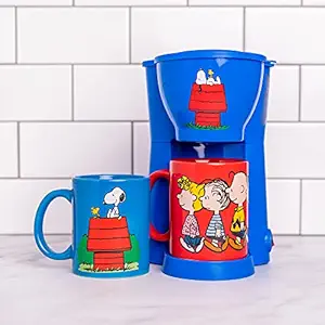 Uncanny Brands Peanuts Single Cup Coffee Maker Gift Set with 2 Mugs
