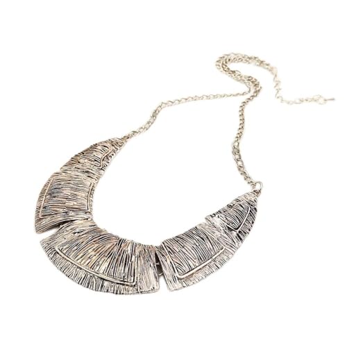 Collier palais rétro idéal pour parfaire votre look urbain avec un pendentif court tendance