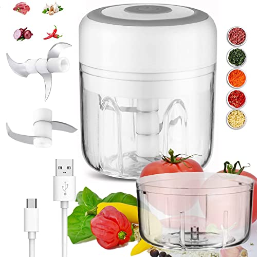 Facile e conveniente: questo robot da cucina è molto semplice e facile da usare. Tieni premuto il pulsante in alto per avviare il motore e rilascialo per fermarlo, ti fa controllare il grado di brandelli di cibo, molto facile da usare.Ingredienti come aglio e cipolla possono essere tritati in pochi secondi.