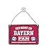 Produktbild Blechschild Hier wohnt EIN Bayern Fan - Metallschild mit Kordel und Saugnapf - für Fans Ultras Anhänger - Deko Schild Artikel Zubehör - Hängeschild Haustür Eingang Garage - Geschenk Idee - 18x12cm