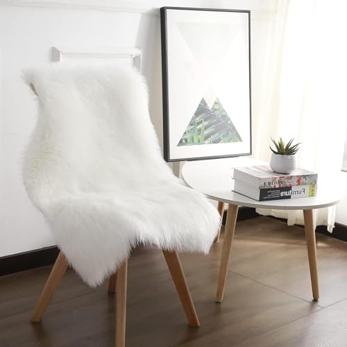 Ruedong Faux Fur Fell Teppich Schaffell Weiß 60x90 cm, Longhair Flauschiger Teppich Lammfell für Wohnzimmer Weicher Deko Schlafzimmer Stühle Sofa