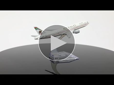 Amazon.com: QIYUMOKE Boeing 777 UAE 1/400 Diecast Metal