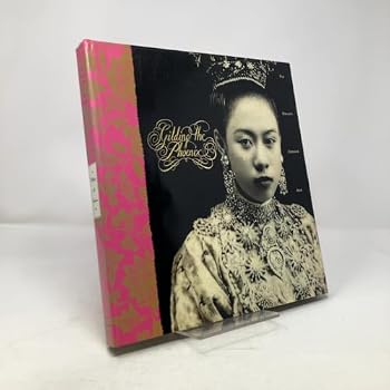 Hardcover Gilding the Phoenix: The Straits Chinese and their jewellery Book