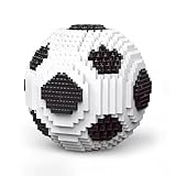 Matériaux de Qualité Supérieure: Ce ballon de football est fabriqué en plastique de haute qualité, garantissant la robustesse, la durabilité et la résistance à la déformation de chaque bloc. Chaque bloc possède des bords lisses, facilitant l'assemblage et garantissant une excellente qualité, même après de nombreux assemblages ou une simple exposition