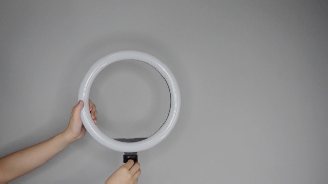 WESEARY 12" Ringlicht mit Stativ Handy - Selfie Licht Ringleuchte mit 63 Zoll Robust Stativ - Ring Light Phone Tripod mit 3 Farbe Und 10 Helligkeitsstufen für Tiktok Streaming Video – Bild 8