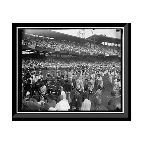 Scramble for Roosevelt pitch. Washington D.C., July 7. Risking millions of dollars of arms and limbs players from both All-Star teams stage a mad scramble to the first ball pitched by President Roo...