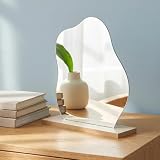 Matériaux de Qualité : Fabriqué avec un miroir de maquillage acrylique haute transparence associé à une base composite en bois massif, ce miroir de coiffure offre une image claire avec une construction robuste et durable. La surface du miroir résistante aux chocs supporte les impacts et reste intacte dans le temps, garantissant des performances fiables et une stabilité structurelle.