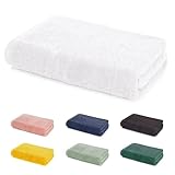 DOUX ET ABSORBANT - 100 % coton éponge foulé de 500 g/m², il absorbe rapidement l'humidité, est agréable au toucher et vous réchauffe efficacement après la douche, le sauna ou le spa.