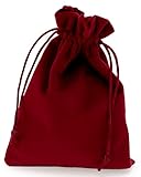 Modern Velvet: Die kleinen Samtbeutel mit Zugbund bezaubern mit einem matten Glanz auf der weichen Außenseite, der ihnen eine festliche Stimmung verleiht – das macht sie zu edlen Gastgeschenken zu Hochzeiten, Geburtstagen und Weihnachten.