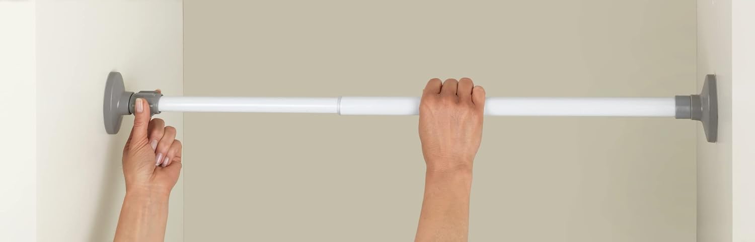 Hands adjusting the WENKO Herkules Telescopic Clamp Rail by twisting one end to secure it in place.