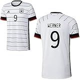 Mit Original Spielernamen und -ziffern