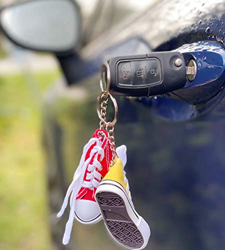Praknu 12 Schlüsselanhänger Sneaker mit Schnürsenkel - echt wirkend - Bunt - inkl. Schlüsselring