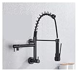 Toque en los grifos del fregadero de la cocina