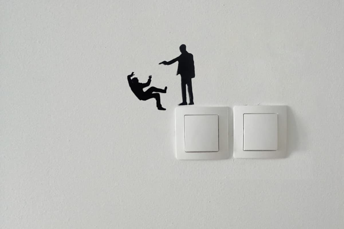 Çift Taraflı Kullanıma Uygun Vurulan Adam Duvar Sticker