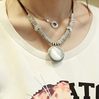 Collier Chain Pendants Déclaration aux Finitions Soignées et Design Graphique - 3