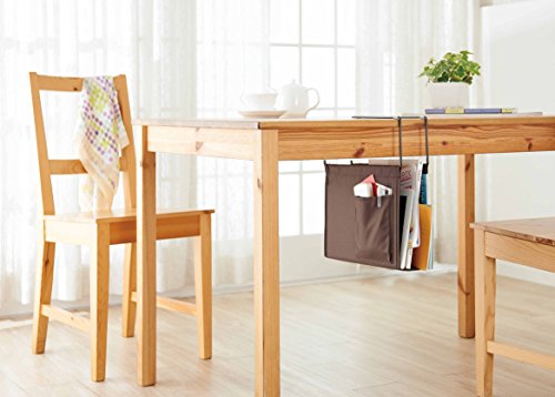 テーブルの下に収納があるととっても便利だけど、テーブルを買い直すのは大変という方は、こちらのハンキングラックがおすすめ。テーブルの上のリモコン、文具、雑誌、メガネなどあらゆるものをキッチリ整理してくれます。
