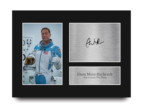 HWC Trading Ebon Moss-Bachrach Fantastic 4 Ben Grimm-The Thing Geschenke Geducktes Signiertes Autogramm Foto für Fans von Film Memorabilien - A4 für 19,99 EUR bei amazon.de Bild: HWC Trading Ebon Moss-Bachrach Fantastic 4 Ben Grimm-The Thing Geschenke Geducktes Signiertes Autogramm Foto für Fans von Film Memorabilien - A4 für 19,99 EUR bei amazon.de