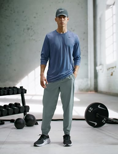 Image of Nike Men's Form Dri-FIT Tapered Versatile Pants