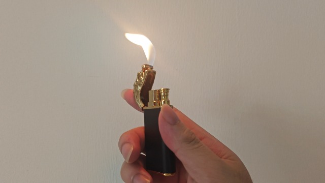 Encendedor Dragon Lighter con llama ajustable y recargable miniatura 7