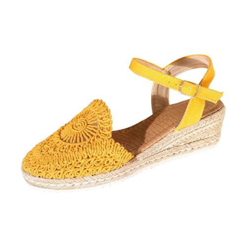 Espadrilles en crochet jaune pour vos vacances d'été à la plage