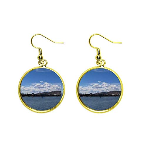 Pendientes de olas y arrecifes antipesadez tipo golden drop jewelry que estilizan el rostro