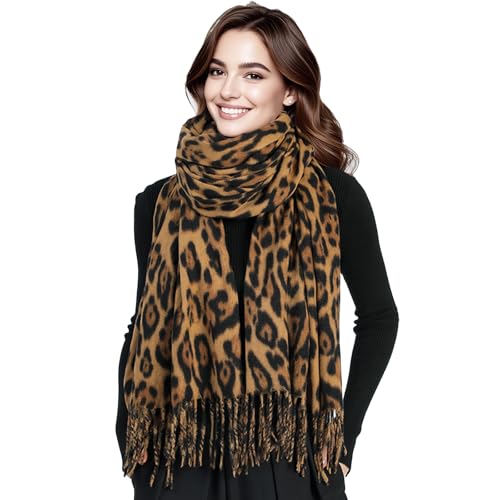 【Materiale】 La nostra sciarpa leopardato è realizzata in un tessuto morbido e leggero, composto per il poliestere. Per la cura, si consiglia la pulizia a secco o il lavaggio a mano in acqua fredda con detersivo delicato. In caso di lavaggio in lavatrice, utilizzare un programma delicato e lavare in acqua fredda all'interno di una rete per lavaggio, per preservare le nappe, gli orli del tessuto e la forma della sciarpa donna.