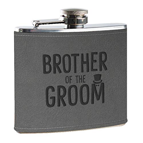 Hermano del novio gris frasco de la cadera - regalos de padrino, regalos de boda de lujo - regalos de fiesta de novia y novio - grabado 6 oz de acero inoxidable vegano recipiente de alcohol de cuero Cover