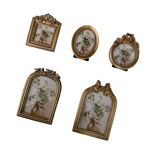 Image rétro mise en valeur par un cadre décoratif pour la table pour corriger un mur vide